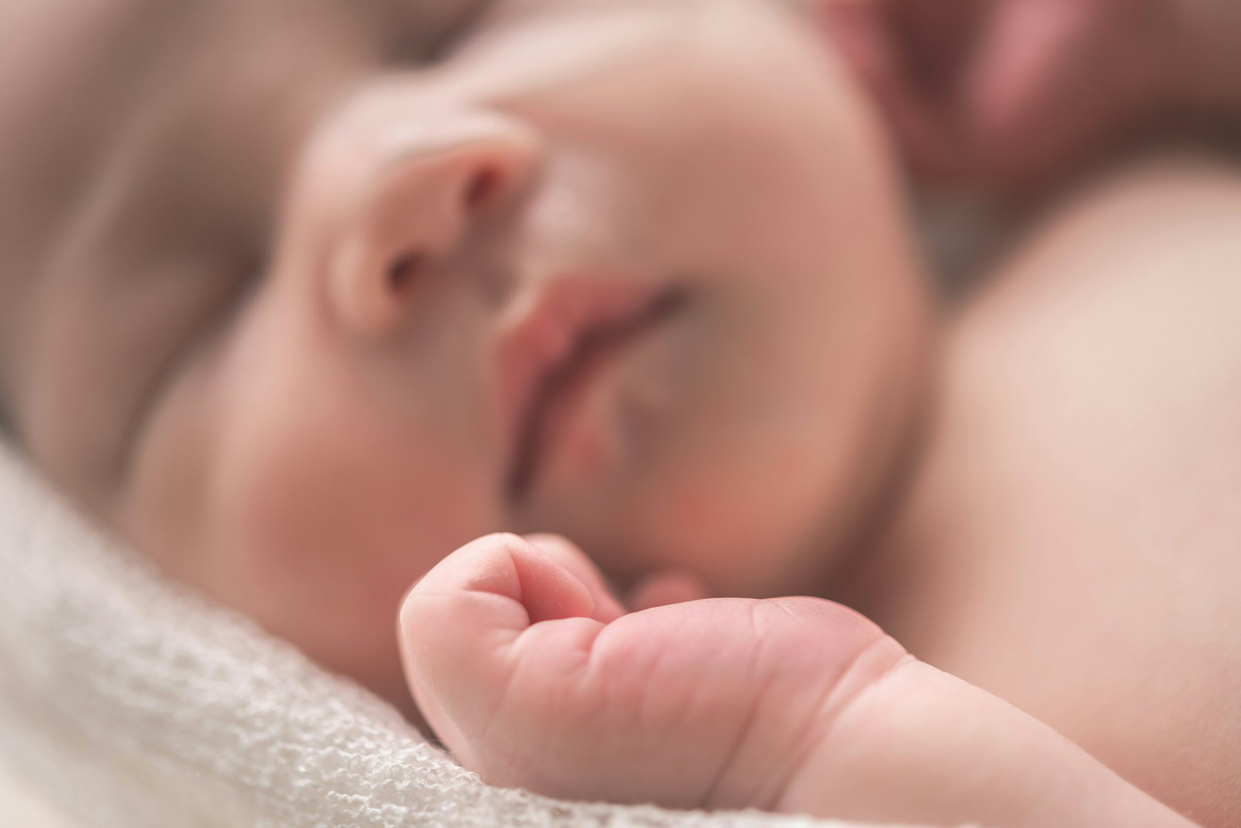 L’Importance du Sommeil et de Sa Régularité Chez le Bébé 💤